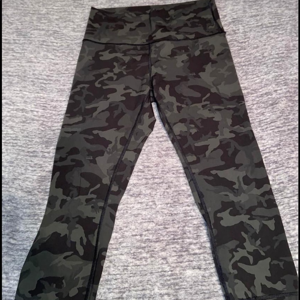 Lululemon cropped camo leggings